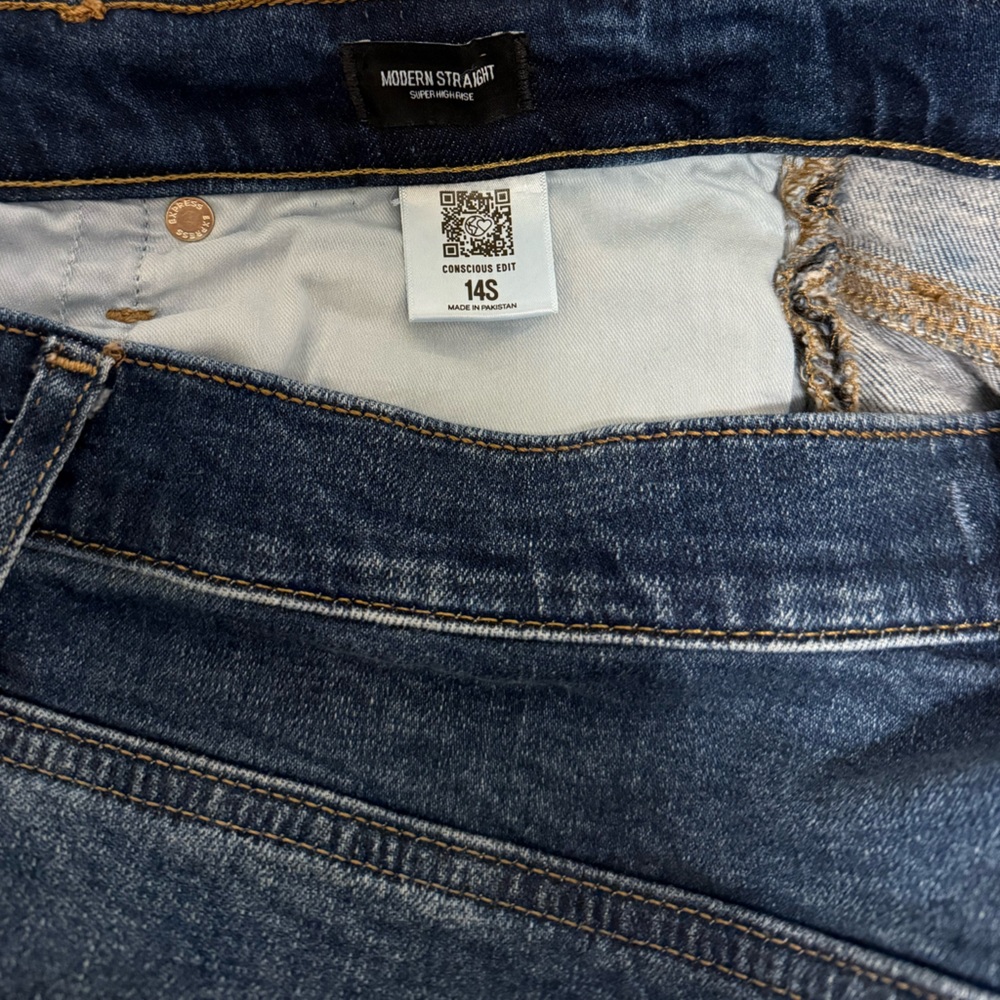 Express Modern Straight Jeans - Picture 2 of 4